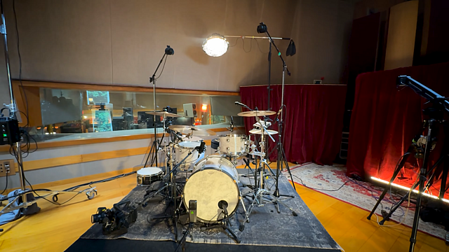 Microphone placement for drums